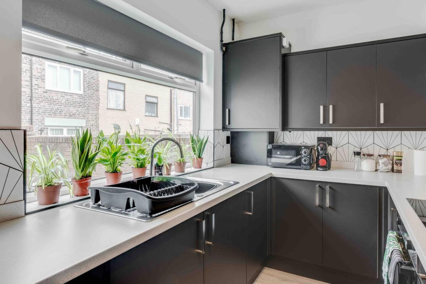 3-Bed Scouse House Near Anfield & Goodison Villa Liverpool Buitenkant foto